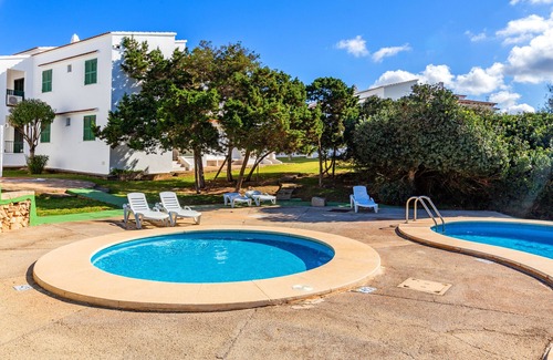 Cala en Forcat Apartamento | Apartamento 'Biniforcat' con piscina compartida, terraza privada y Wi-Fi