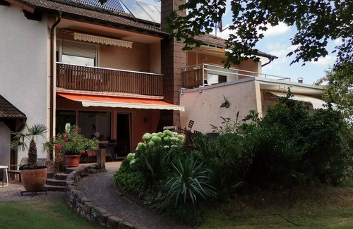 Fischbach bei Dahn Apartamento | Apartamento 'Blumenstein' con vistas a la montaña, terraza privada y Wi-Fi