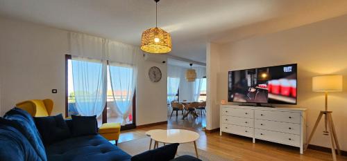 Liznjan Apartamento | Apartment Bluemare B3 with Shared Pool