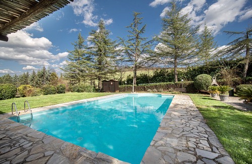 Umbertide Casa | Apartamento 'Bosco Antico Casale '700' con piscina compartida y Wi-Fi