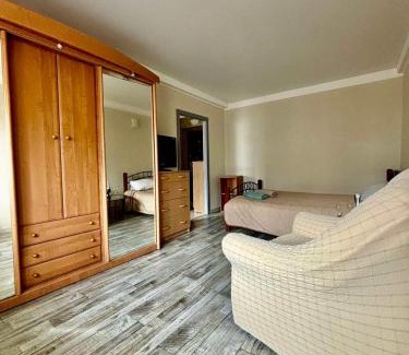 Dniprovs'kyi District Apartamento | Apartment Budivelnykiv 22/11