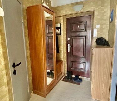 Dniprovs'kyi District Apartamento | Apartment Budivelnykiv 22/11