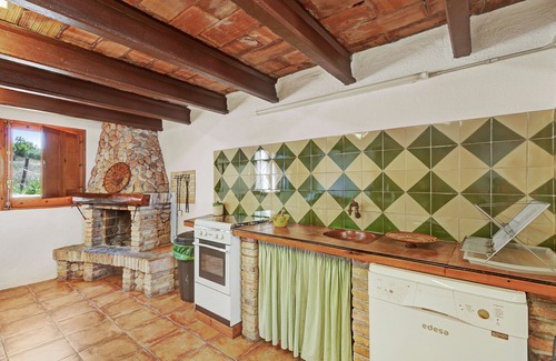 San Martin Sarroca Apartamento | Apartment 'Cal Tuyà De Dalt' with Shared Pool, Shared Terrace and Shared Garden