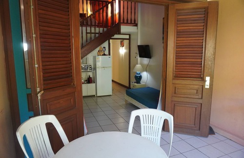 Sainte-Anne Apartamento | Apartment Camélia (500 m from the BEACH, with SWIMMING POOL)