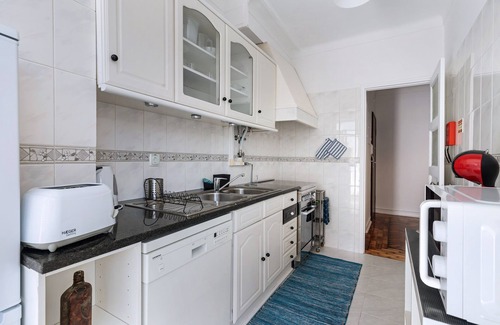 Cacilhas Apartamento | Apartamento 'Cantinho Do Tejo' con terraza privada y Wi-Fi