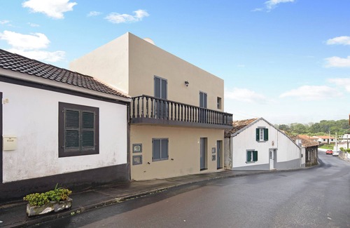 Capelas Apartamento | Apartamento 'Capelas Pdl' con vistas al mar, balcón y Wi-Fi