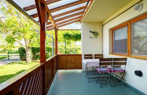 Balatonszemes Apartamento | Apartment Carlo by Interhome