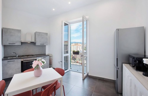 Savona Apartamento | Apartamento 'Casa Alba La Casa Delle Coccole' con vistas al mar, Wi-Fi y aire acondicionado.
