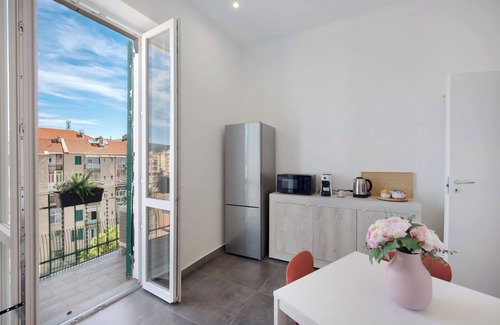 Savona Apartamento | Apartamento 'Casa Alba La Casa Delle Coccole' con vistas al mar, Wi-Fi y aire acondicionado.