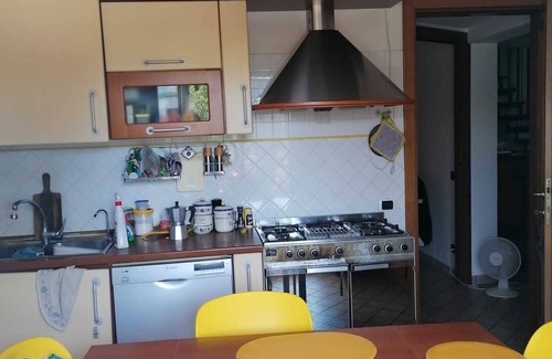 Fregenae Apartamento | Apartamento 'Casa Di Clara Fregene' con terraza privada, jardín privado y aire acondicionado.