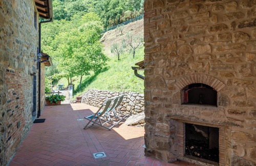 Pescia Apartamento | Apartamento 'Casa Di Pietro' con vistas a la montaña, piscina compartida y Wi-Fi