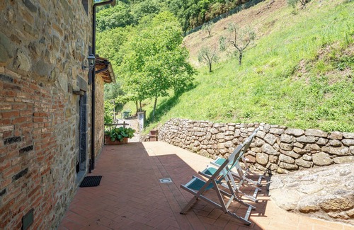 Pescia Apartamento | Apartamento 'Casa Di Pietro' con vistas a la montaña, piscina compartida y Wi-Fi