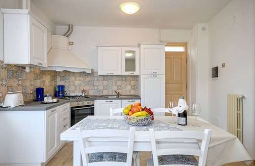 Tremosine Apartamento | Apartamento 'Casa Doss' con vistas al lago, terraza privada y Wi-Fi