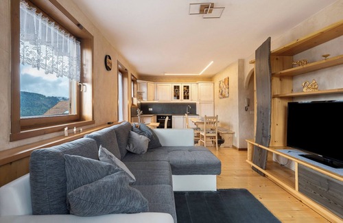 Cavalese Apartamento | Apartamento 'Casa Elisabeth' con vistas a la montaña, jardín compartido y balcón