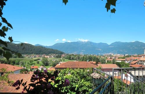 Luino Apartamento | Apartment Casa Riboni by Interhome