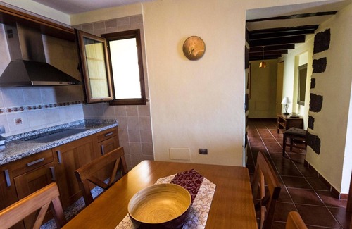 Mocanal Apartamento | Apartment 'Casa Rural Los Perales - El Castaño' with Sea View, Shared Terrace and Wi-Fi