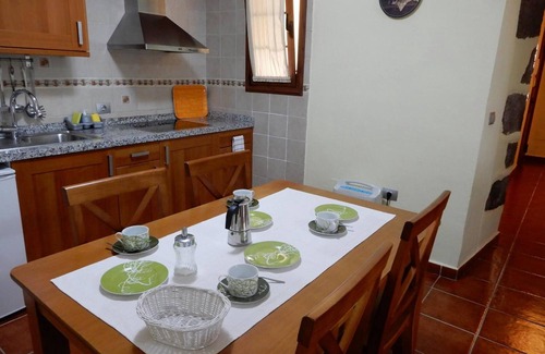 Mocanal Apartamento | Apartment 'Casa Rural Los Perales - El Castaño' with Sea View, Shared Terrace and Wi-Fi