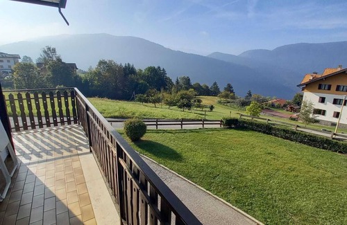 Folgaria Apartamento | Apartamento 'Casa Valle Folgaria' con vistas a la montaña, terraza compartida y jardín compartido