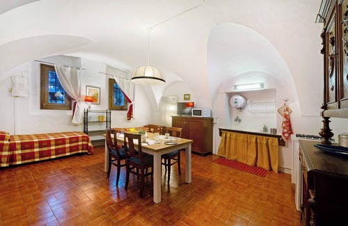 Saint Maurice Apartamento | Apartamento 'Cascina Des Religieuses - Cheminée' con vistas a la montaña, terraza privada y Wi-Fi