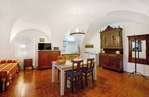 Saint Maurice Apartamento | Apartamento 'Cascina Des Religieuses - Cheminée' con vistas a la montaña, terraza privada y Wi-Fi