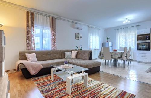 Sosici Apartamento | Apartment Cekić-2 by Interhome