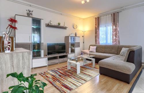 Sosici Apartamento | Apartment Cekić-2 by Interhome