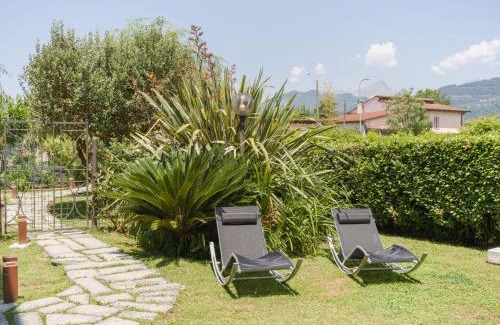 Capanne-Prato-Cinquale Apartamento | Apartment Celeste by Interhome