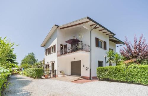 Capanne-Prato-Cinquale Apartamento | Apartment Celeste by Interhome
