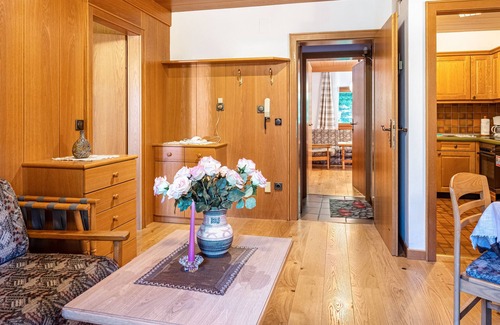 Canazei Apartamento | Apartamento "Cesa Soramurat 5 6" con vistas a la montaña, Wi-Fi, balcón y jardín compartido
