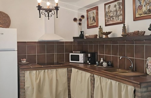 Pitres Apartamento | Apartment 'Chaparra Pitres Apart Ferreirola' with Mountain Views, Shared Pool and Wi-Fi