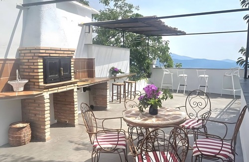 Pitres Apartamento | Apartment 'Chaparra Pitres Apart Ferreirola' with Mountain Views, Shared Pool and Wi-Fi
