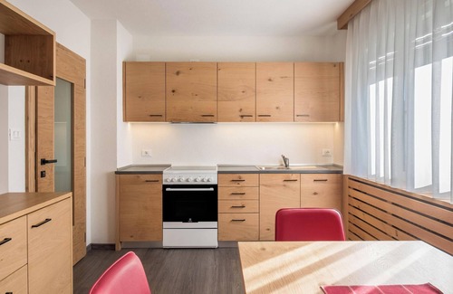 Vigo di Fassa Apartamento | 'Ciasa De Marugiana' cerca de la zona de esquí con vistas a la montaña, conexión Wi-Fi y terraza.