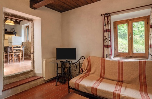 Pietrabuona Apartamento | Apartamento 'Cima A Zano' con vistas a la montaña, piscina compartida y Wi-Fi