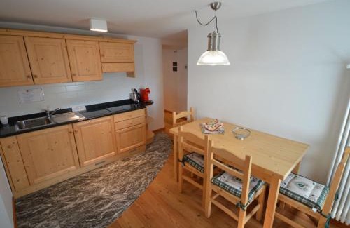 Raveo Apartamento | Apartment Cjase Fravins-4 by Interhome