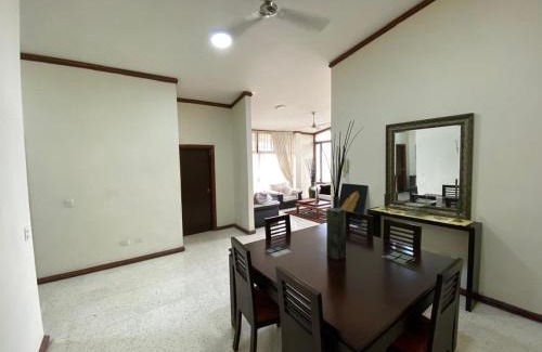 Barrio Urdesa Apartamento | Apartment Comfortable in Urdesa
