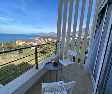 Utjeha Hladna Uvala Casa | Apartment Complex with Pool in Bar, Montenegro