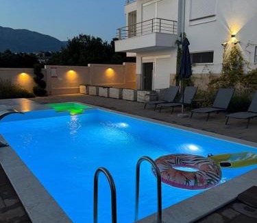 Utjeha Hladna Uvala Casa | Apartment Complex with Pool in Bar, Montenegro