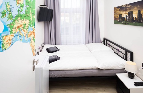 Zizkov Apartamento | Apartment CONTINENTS by Train & Bus st.