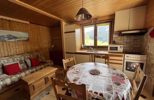 Morzine Apartamento | Apartment 'D'arnica' with Mountain View, Balcony and Wi-Fi