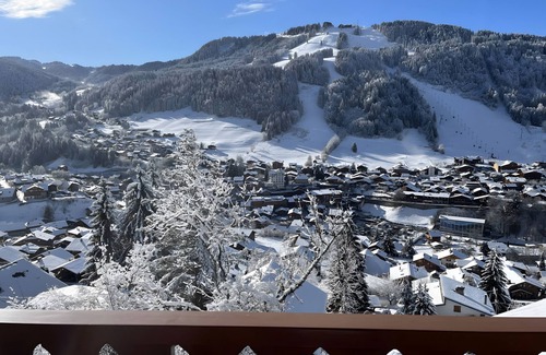 Morzine Apartamento | Apartment 'D'arnica' with Mountain View, Balcony and Wi-Fi