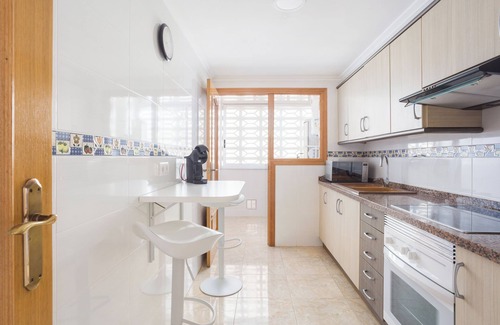 Daimuz Apartamento | Apartamento 'Daimuz Holidays' con vistas al mar, balcón y Wi-Fi