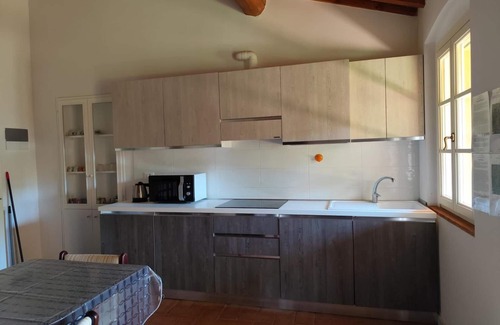 Donoratico Apartamento | Apartamento 'Daria' con jardín compartido y Wi-Fi