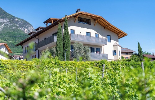 Tramin Apartamento | Apartamento 'Das Hubertus Suite Hubertus' con vistas a la montaña, sauna y aire acondicionado