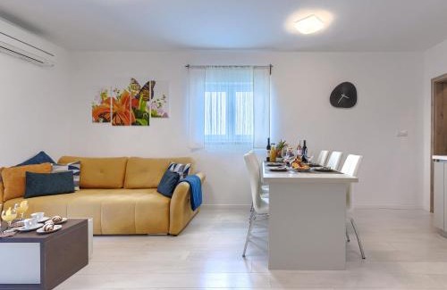 Loborika Apartamento | Apartment David by Interhome