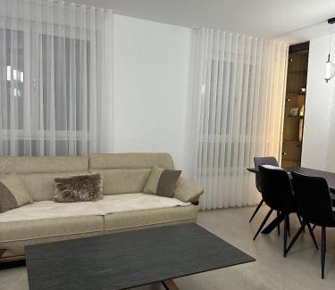 Komoran Apartamento | Apartment Deçan