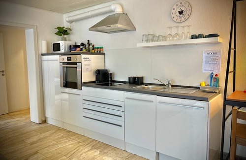 Rederscheid Apartamento | Apartamento 'Homely Horhausen' con terraza privada y Wi-Fi