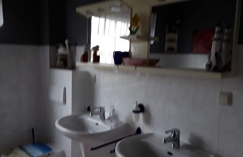 Gelbensande Apartamento | De alta calidad amueblado apartamento de dos pisos cerca de la playa