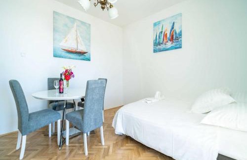 Gornji Kono Apartamento | Apartment Debos - One-Bedroom Apartment with Balcony and Sea View