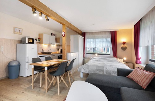 Hedwigenkoog Apartamento | Apartamento 'Deichblick 3' con jardín y balcón compartidos