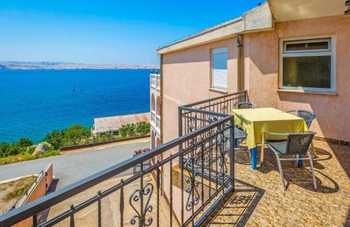 Cesarica Apartamento | Apartment Delfin-10 by Interhome